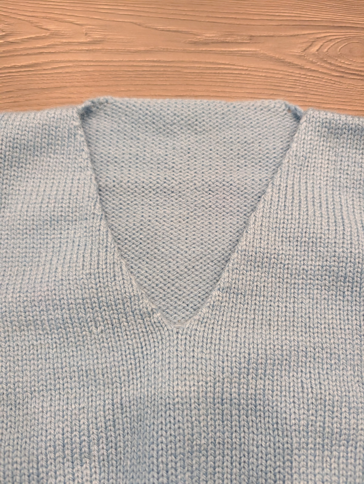 80s/90s Youth Solid Light Blue Pullover V-Neck Knit Sweater