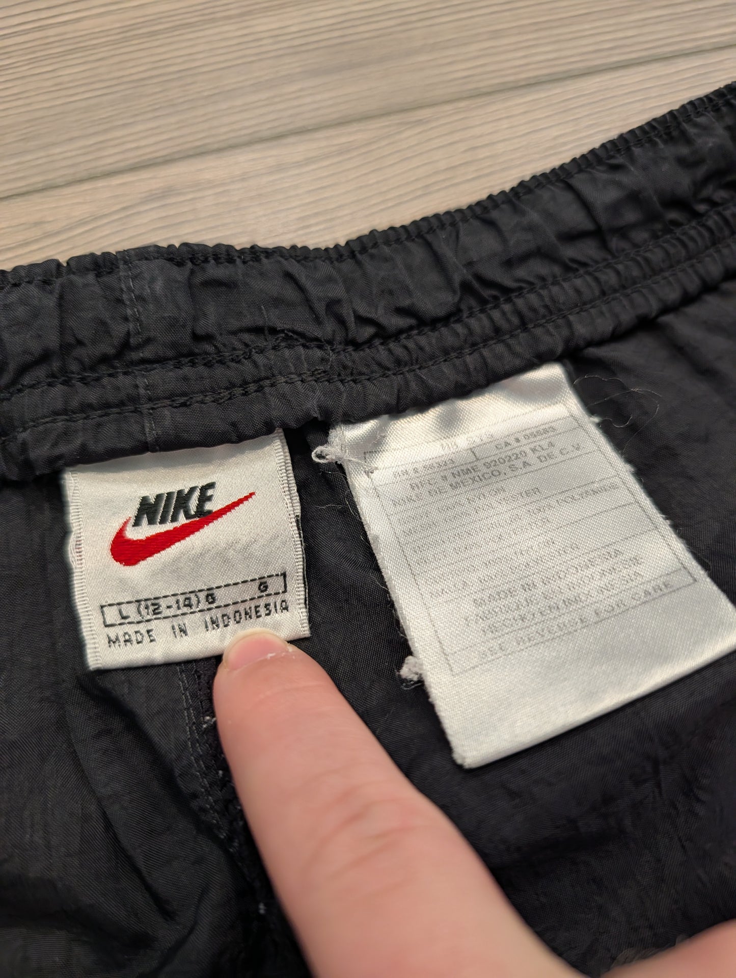 90's Women's Black Athletic Nike Nylon Elastic and Drawstring Shorts