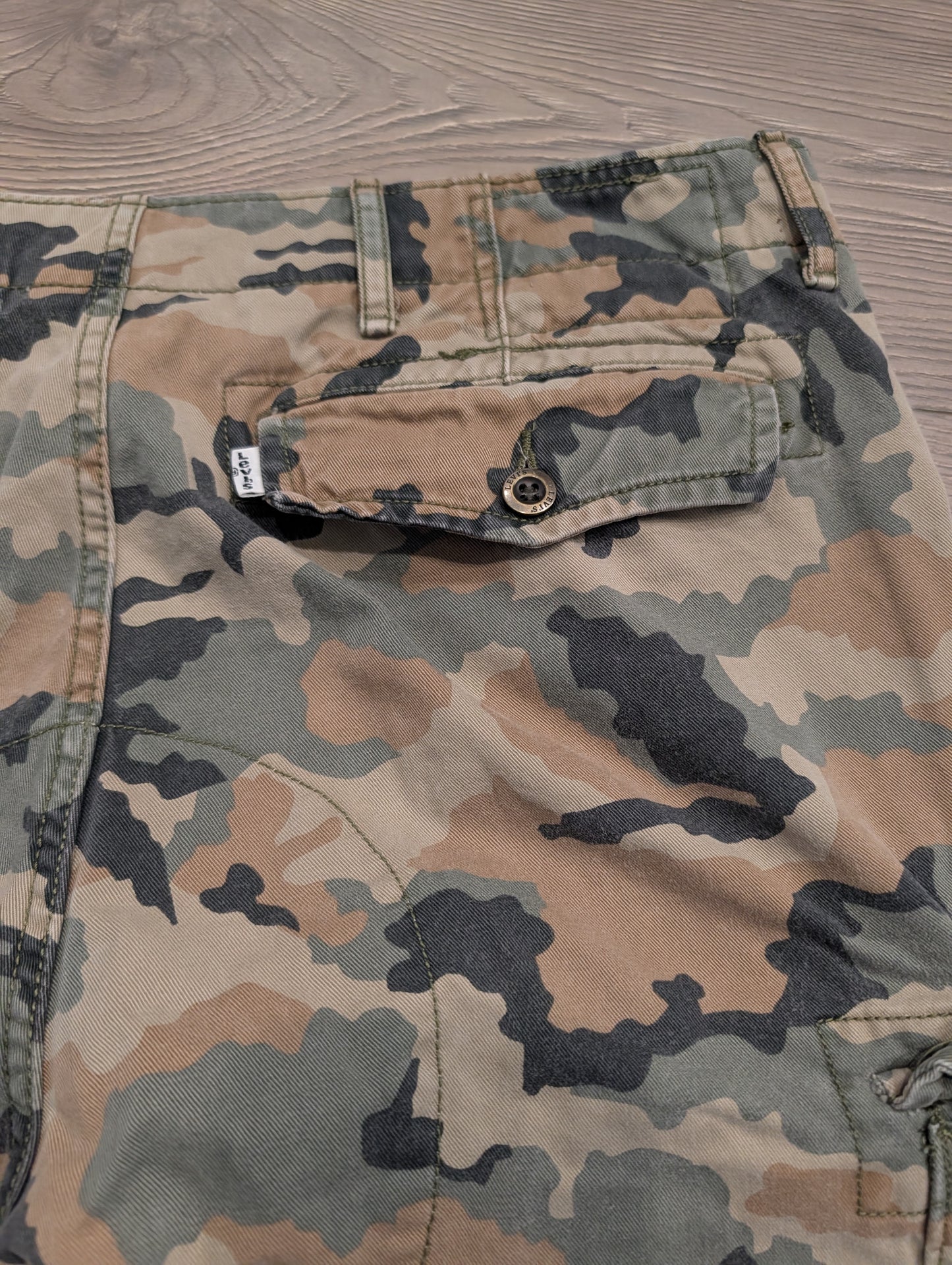 Y2K Levis Camo Cargo Pants