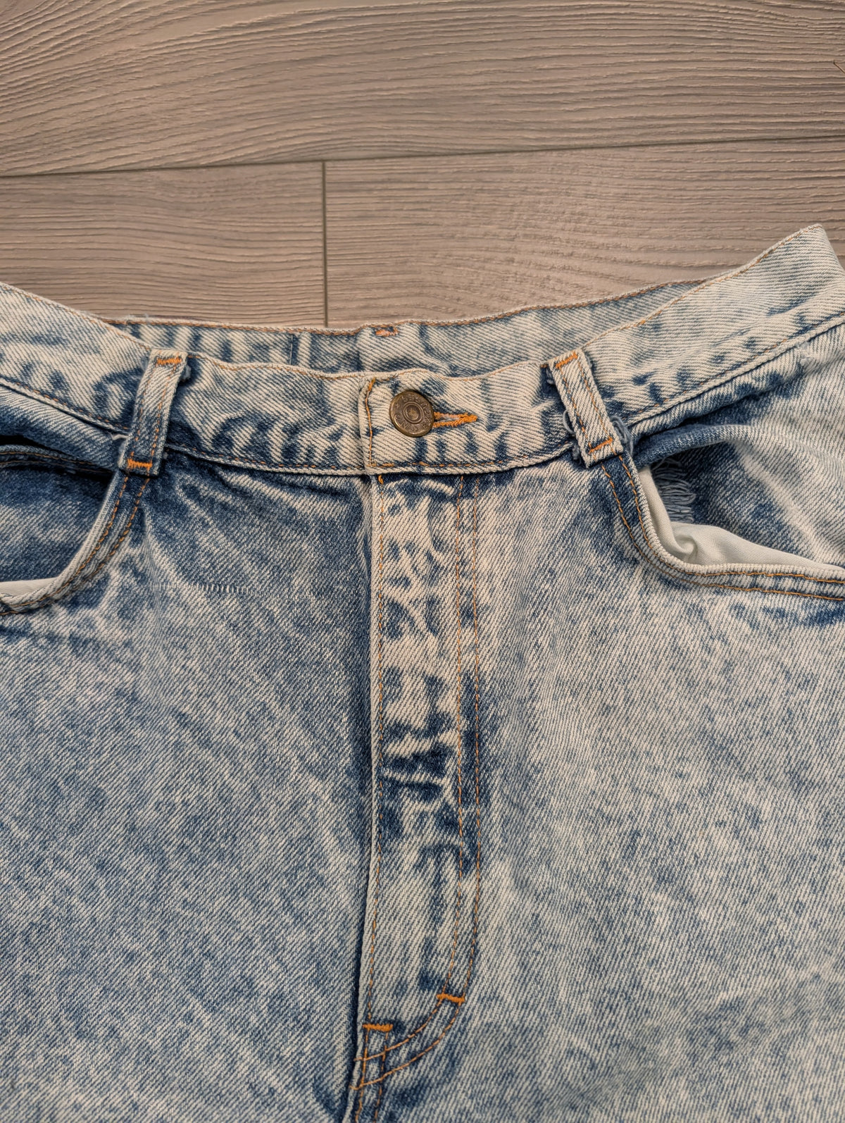 80s/90s acid-washed No Excuses Denim Capri Shorts