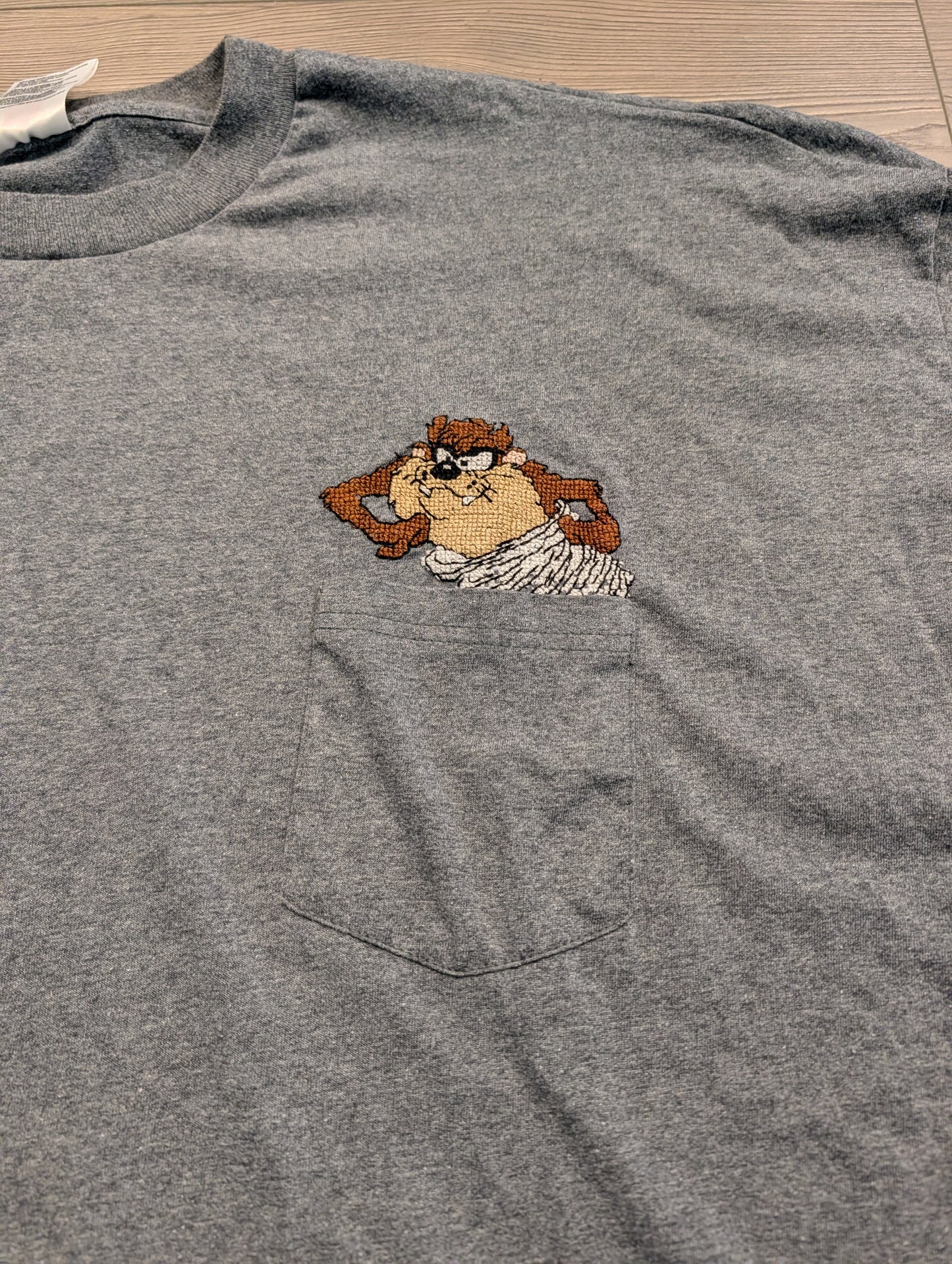90s Needlepoint Tazmanian Devil Short Sleeve Pocket T shirt