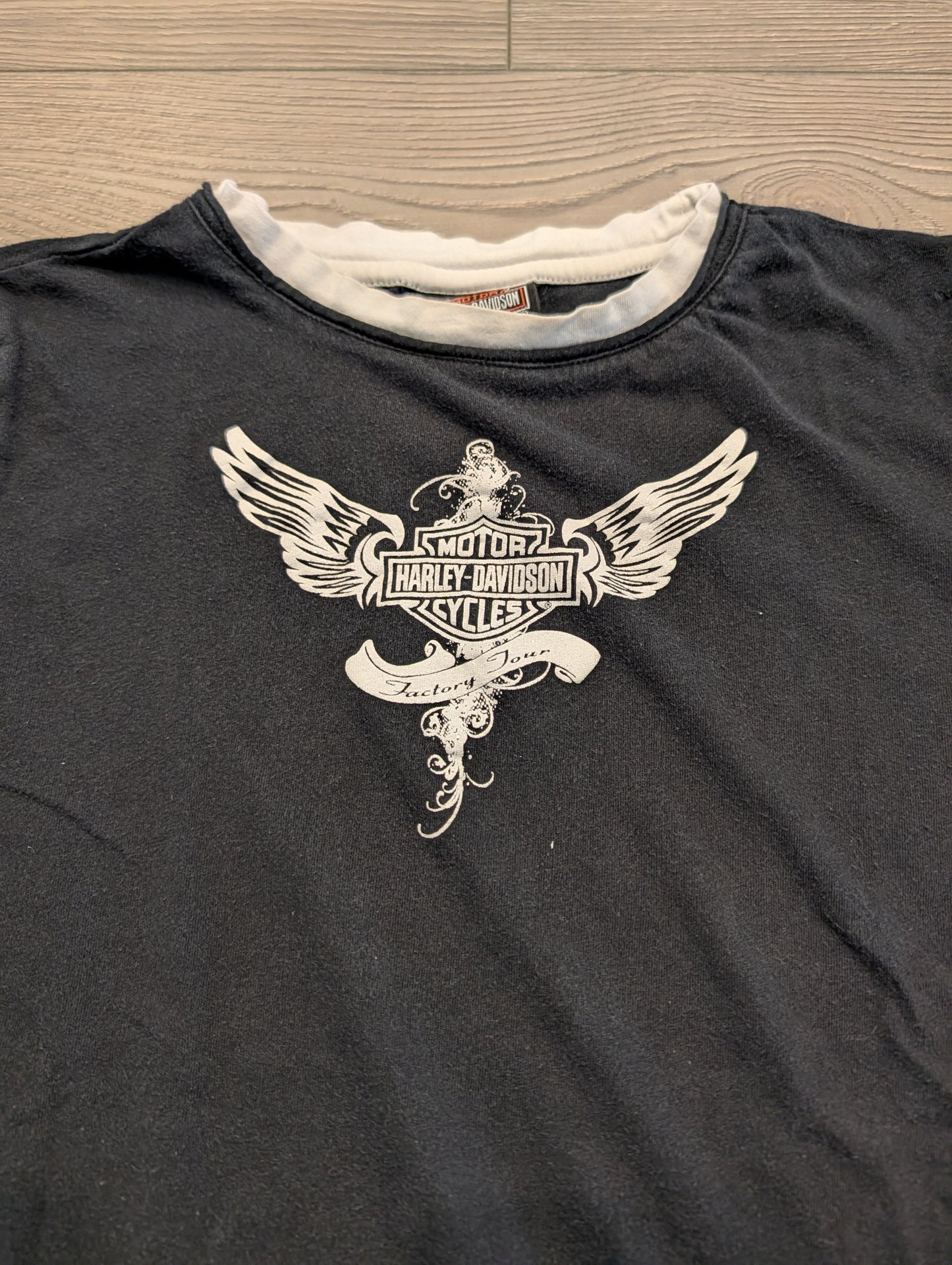 Y2K Women's Black and White Factory Tour Harley Davidson T shirt