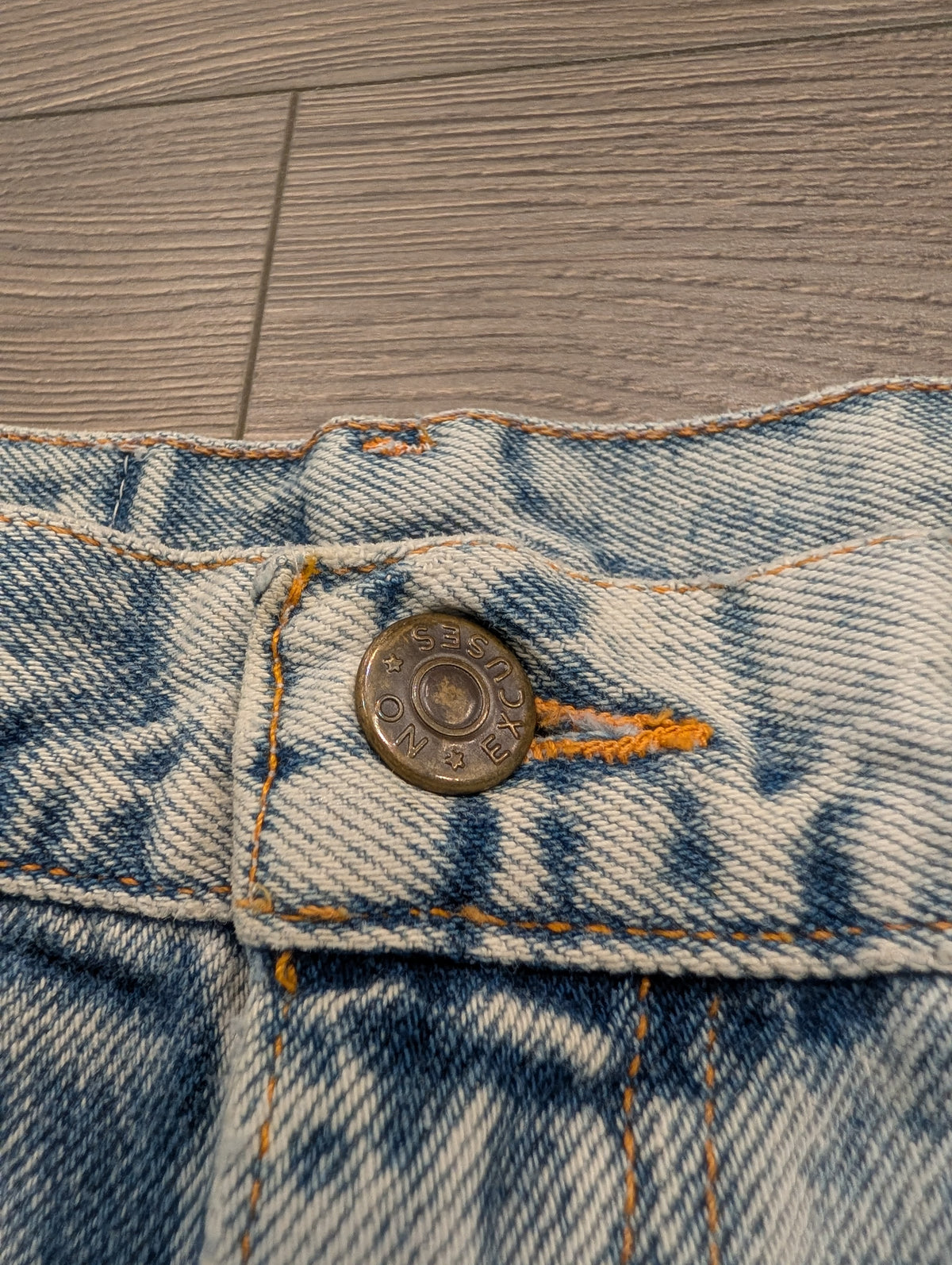 80s/90s acid-washed No Excuses Denim Capri Shorts