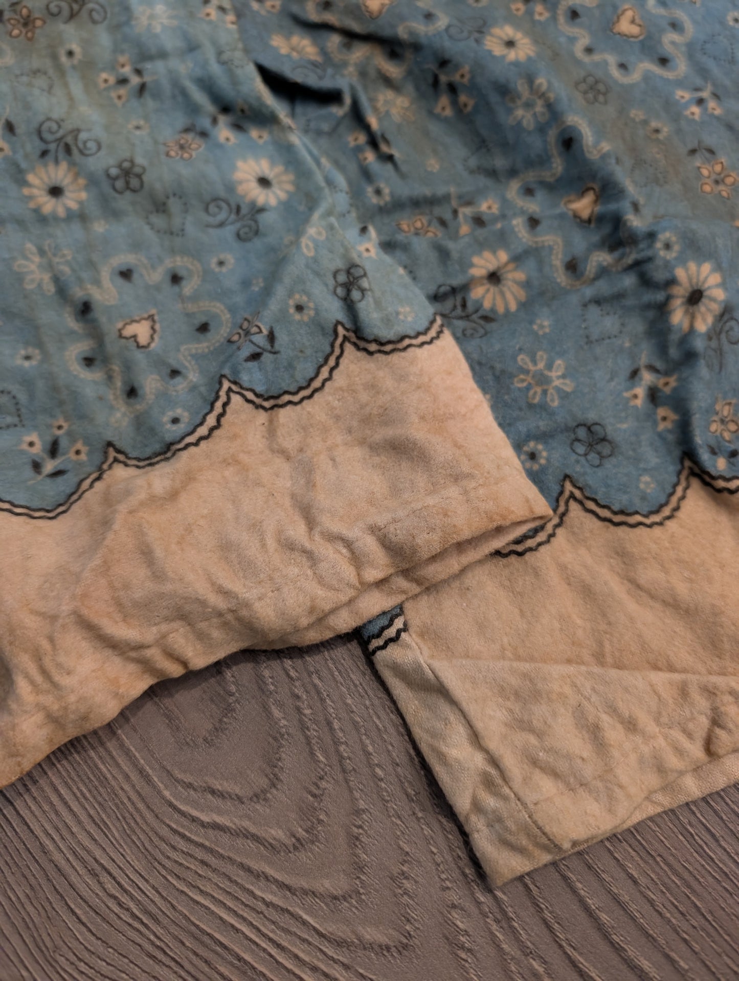 70s Women's Distressed Bandana and Floral Design Button Down Top