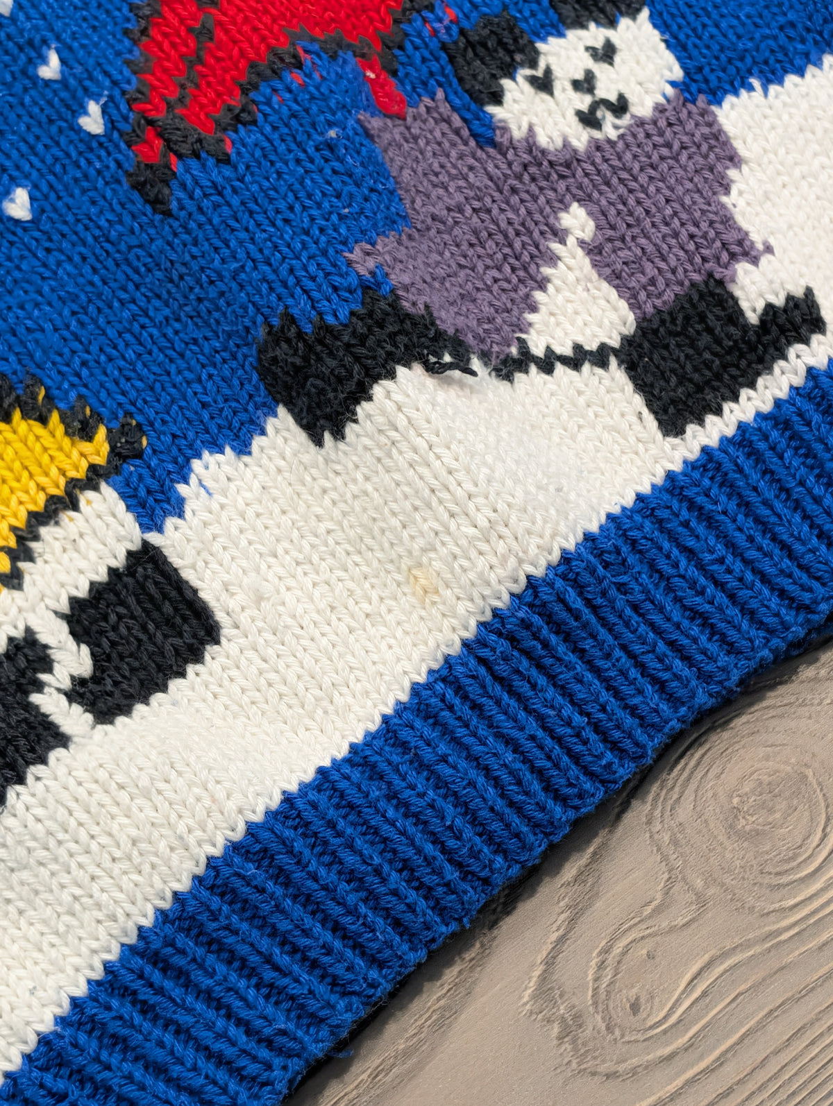80s/90s Youth Lumy Hand Knit Sweater with Front and Back Graphics
