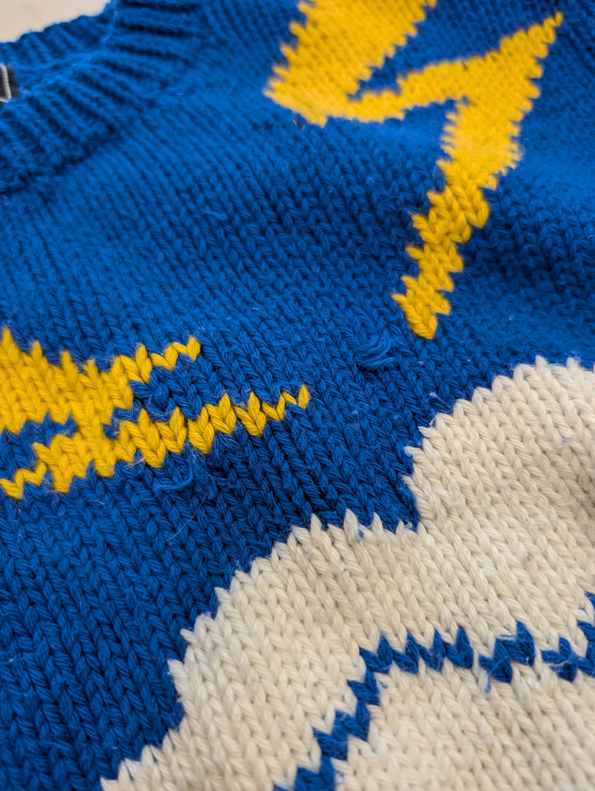 80s/90s Youth Lumy Hand Knit Sweater with Front and Back Graphics