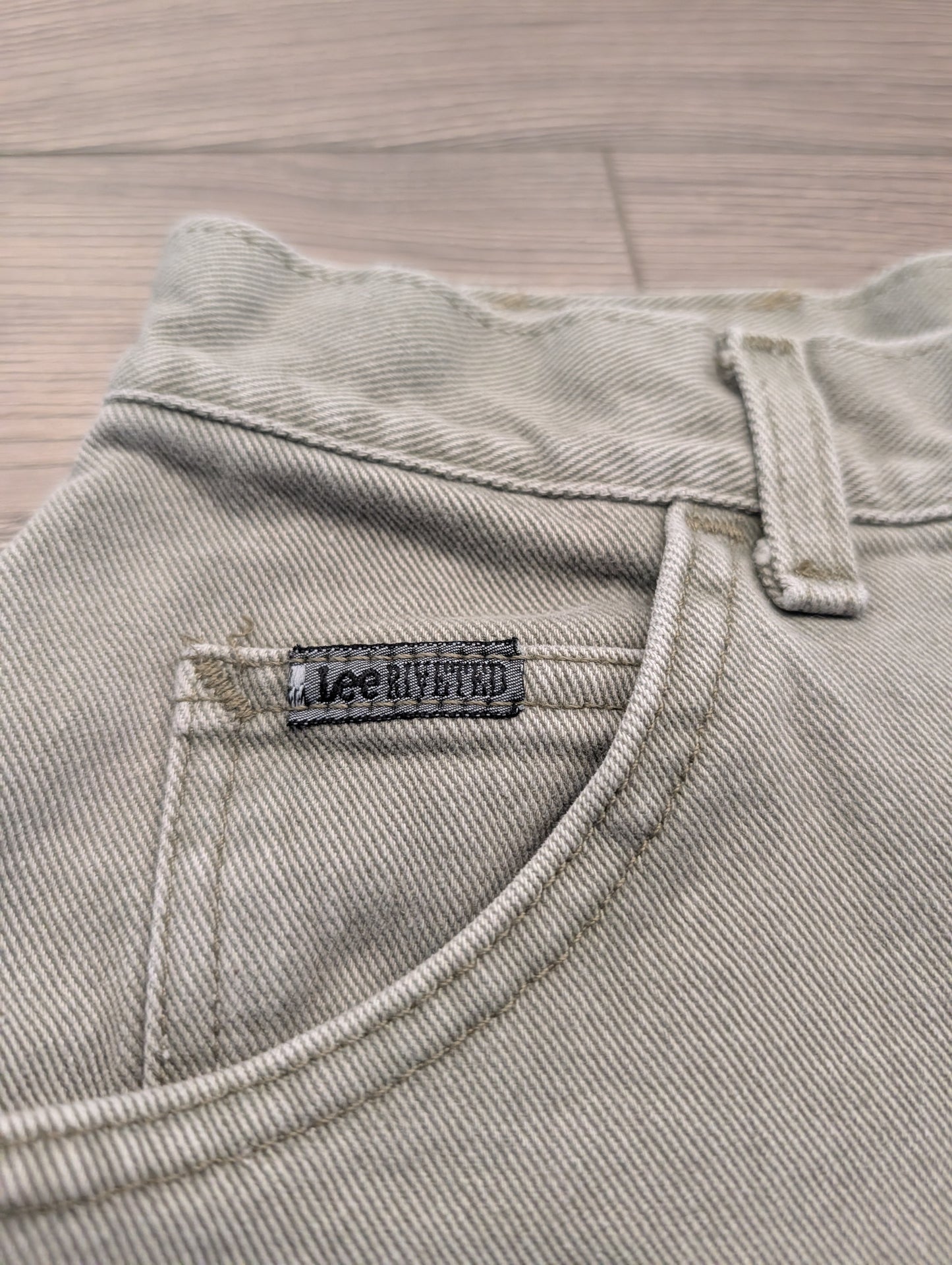 Women's 90s Lee Riveted Khaki Denim Shorts