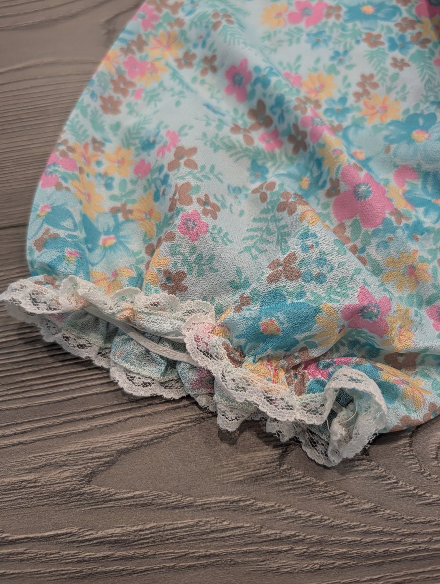70s/80s Women's Flowery Lace-trimmed Blouse