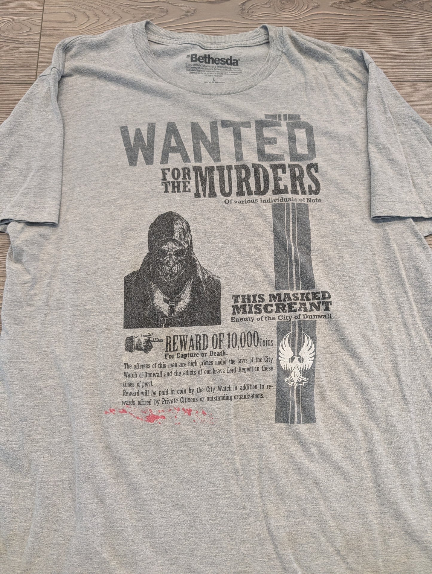 Mid 2000s Dishonored Wanted Video Game t shirt