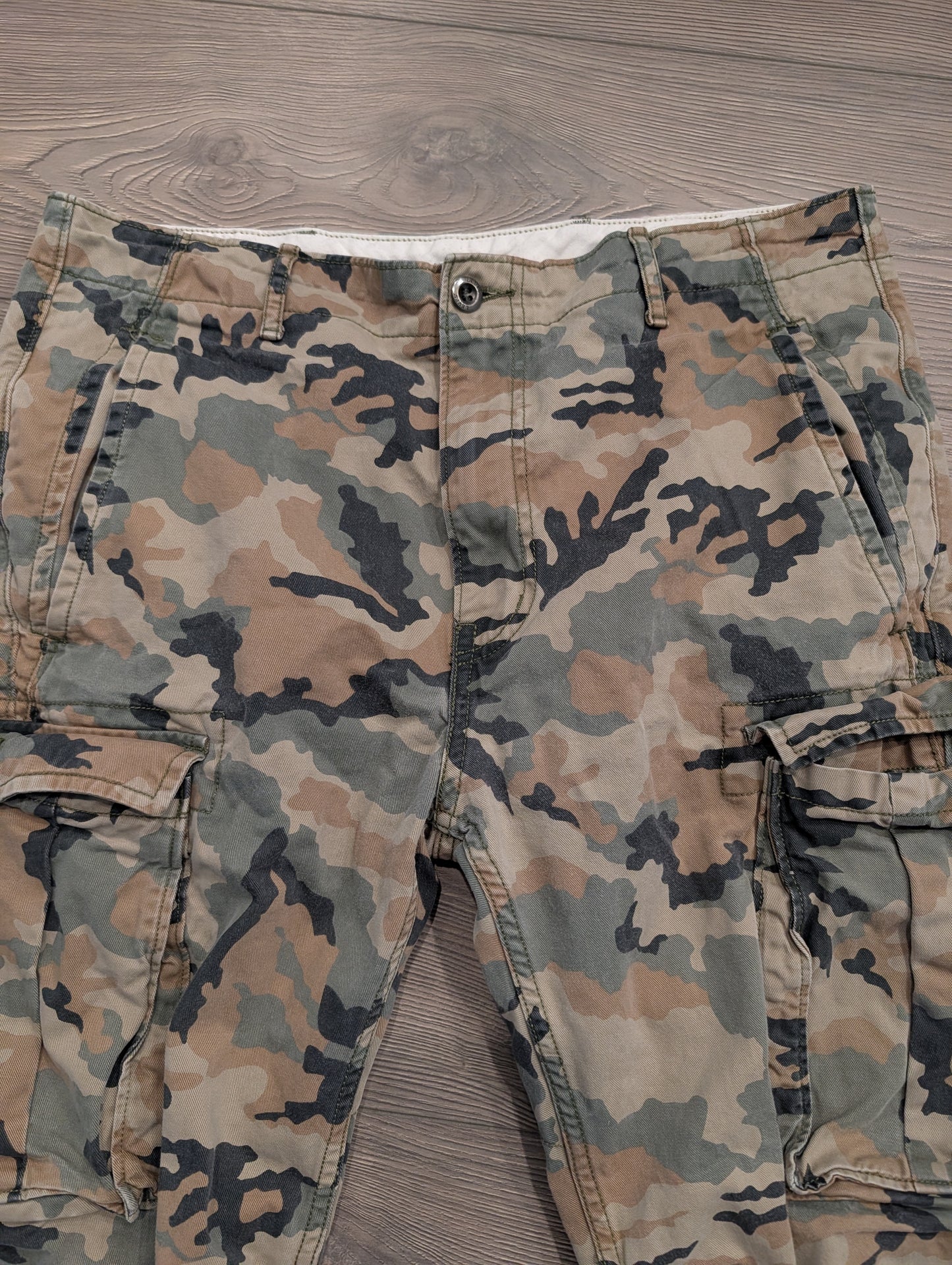 Y2K Levis Camo Cargo Pants