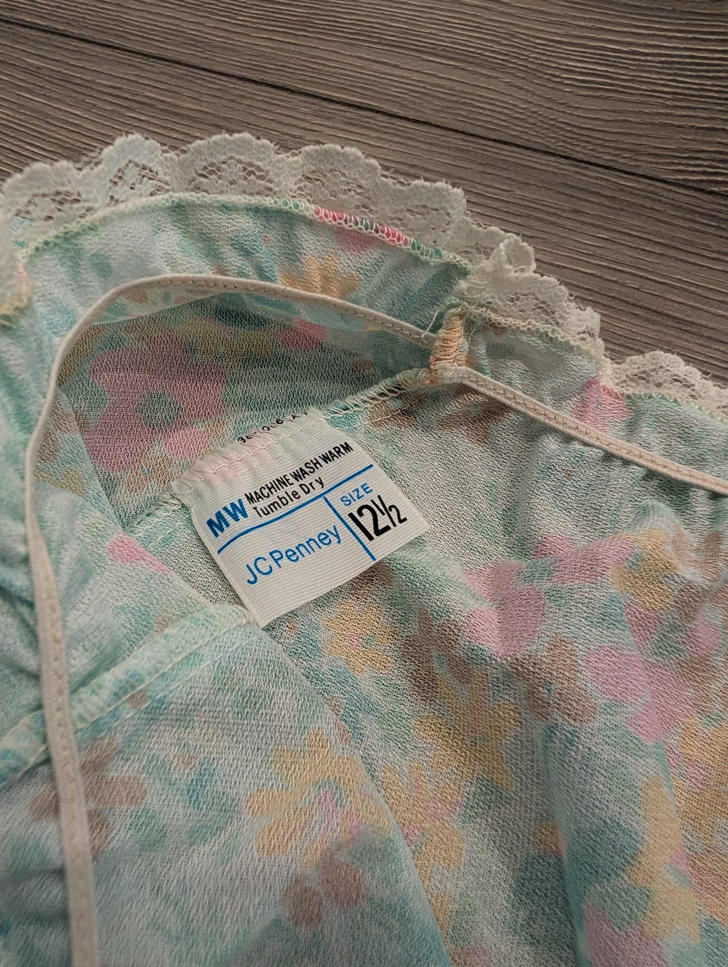 70s/80s Women's Flowery Lace-trimmed Blouse