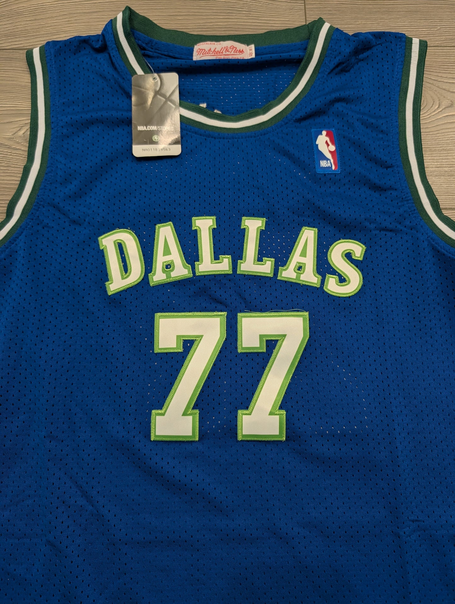 NWT Dallas Mavericks Luka Doncic #77 Jersey