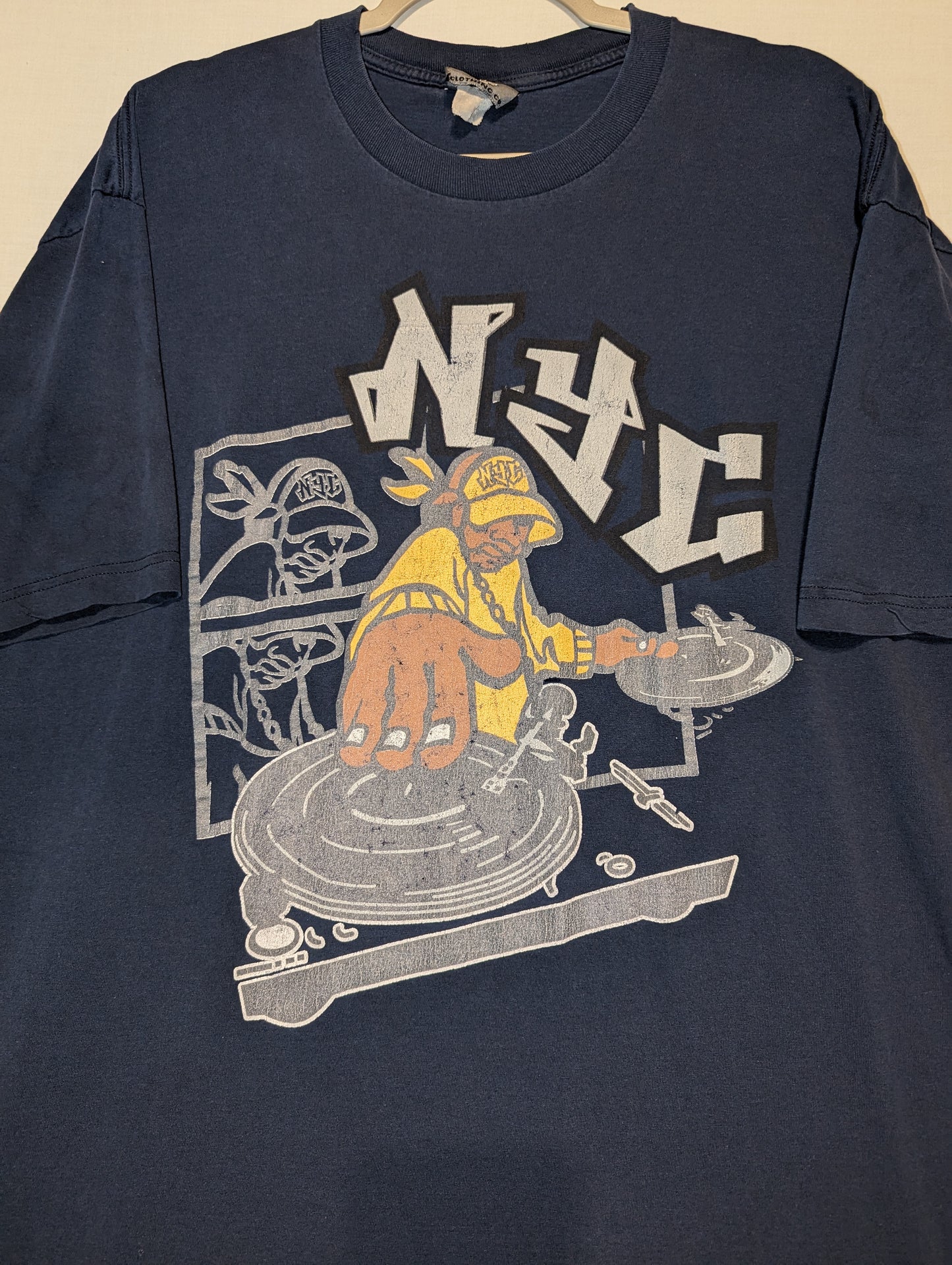 90s / Y2K NYC Graffiti character t shirt