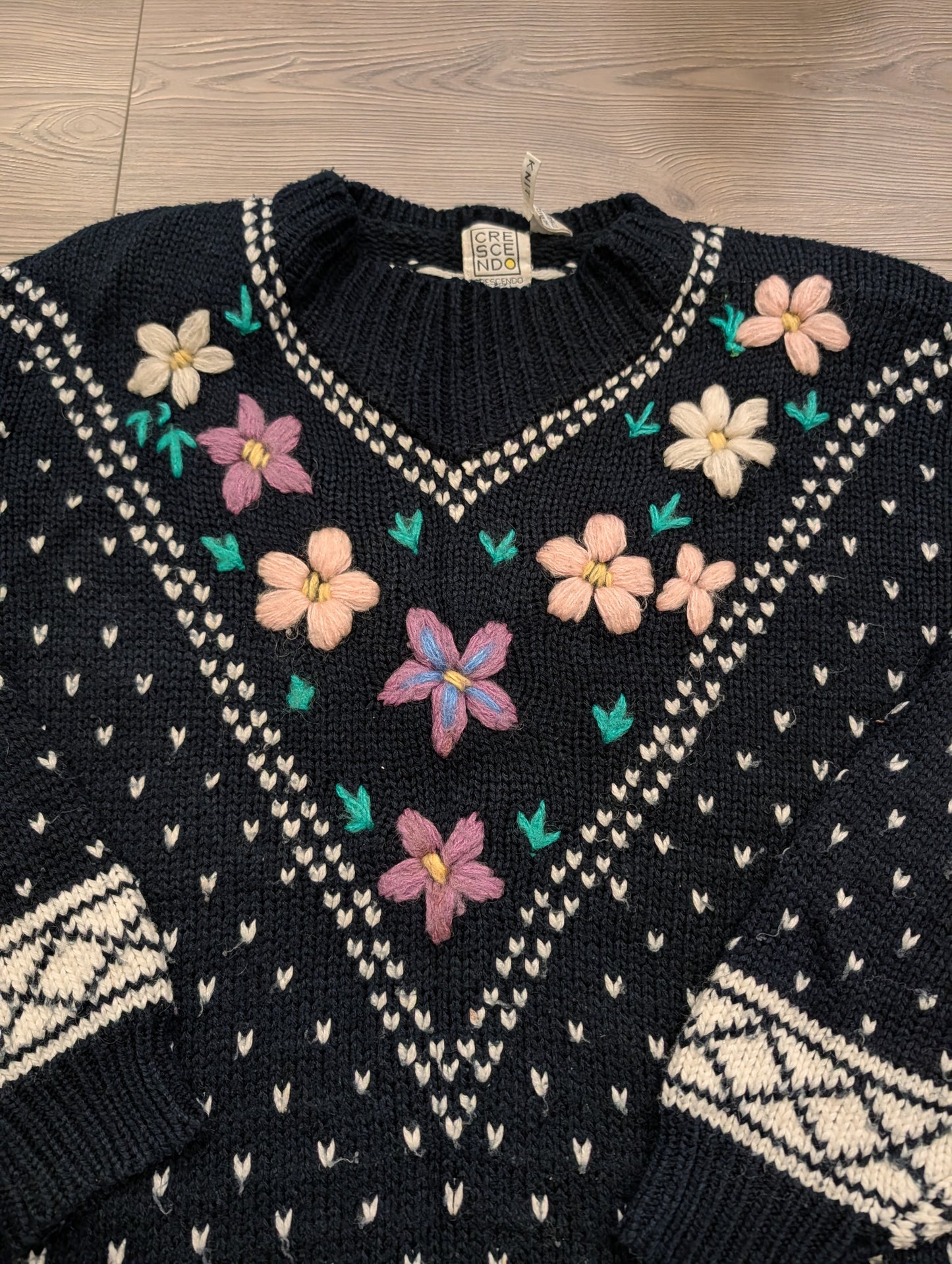 80's /90's Women's Navy Hand Knit Flower and AOP Heart Sweater